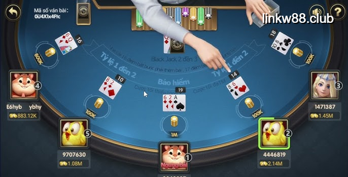 Dựa vào lá bài ngửa của Dealer